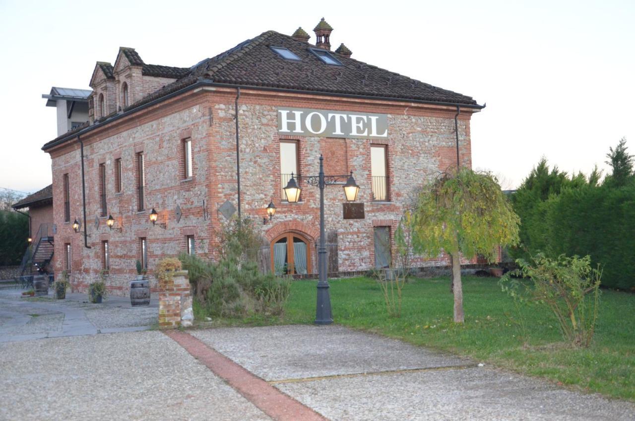 Hotel Le Botti Guarene Exterior photo