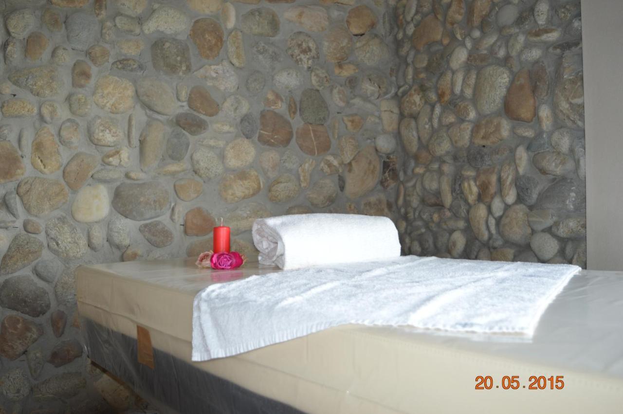 Hotel Le Botti Guarene Exterior photo