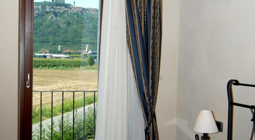 Hotel Le Botti Guarene Exterior photo
