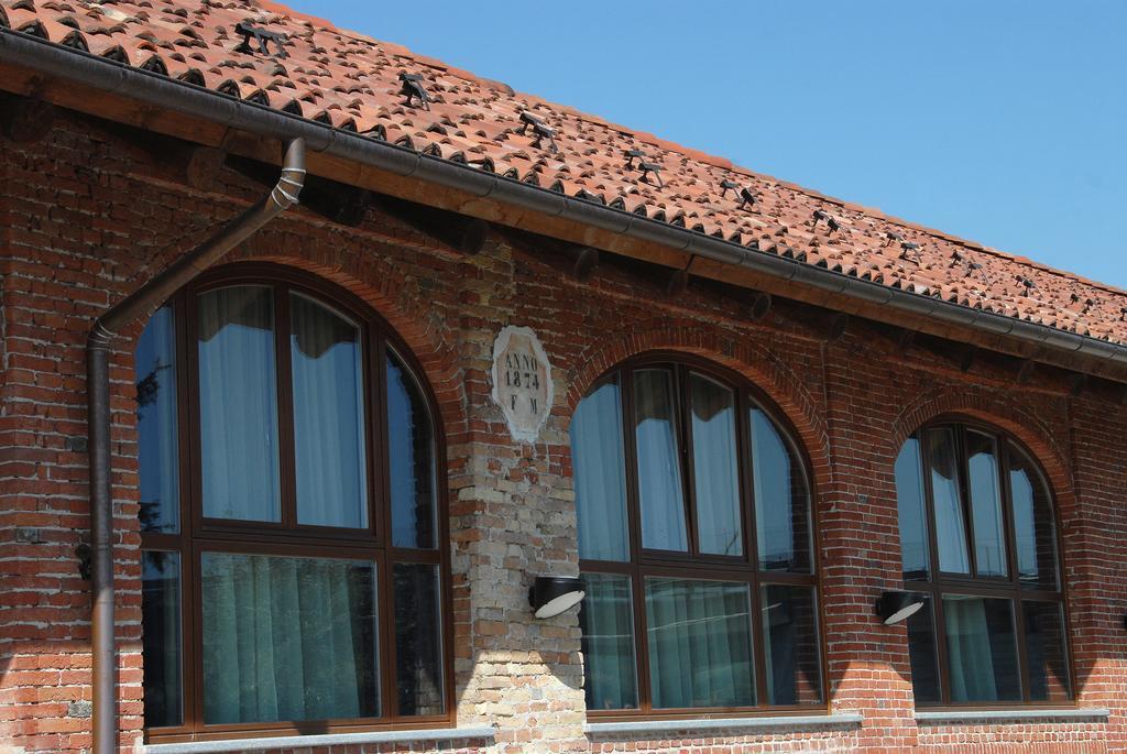 Hotel Le Botti Guarene Exterior photo