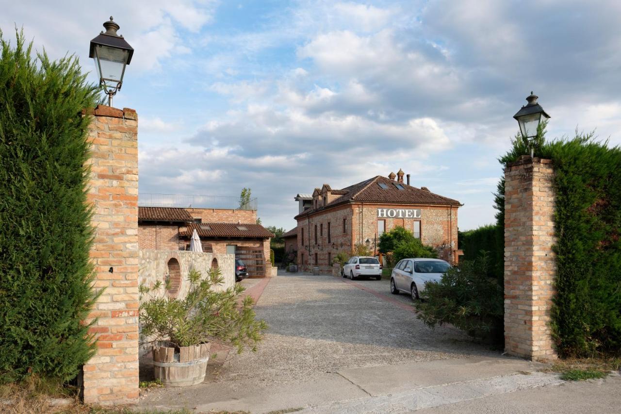 Hotel Le Botti Guarene Exterior photo