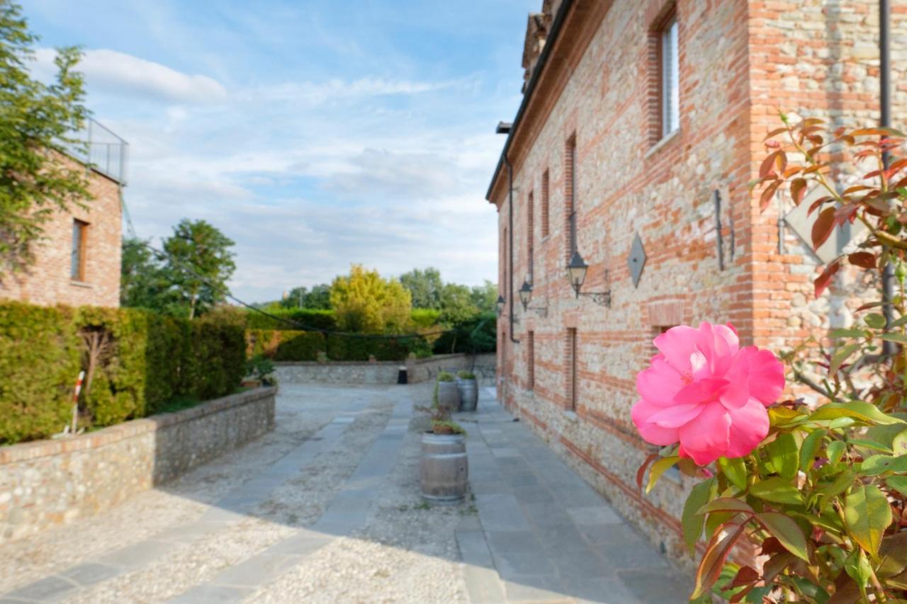 Hotel Le Botti Guarene Exterior photo