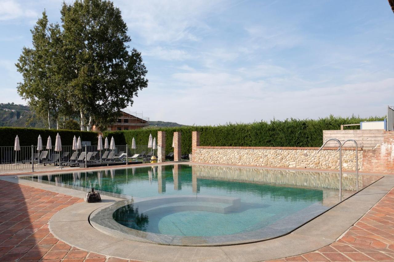 Hotel Le Botti Guarene Exterior photo