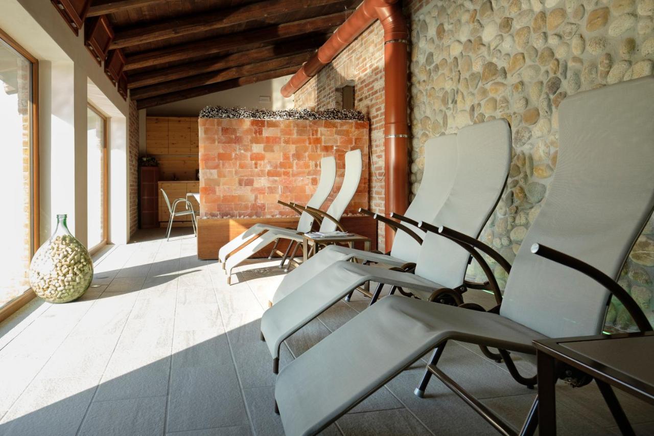 Hotel Le Botti Guarene Exterior photo