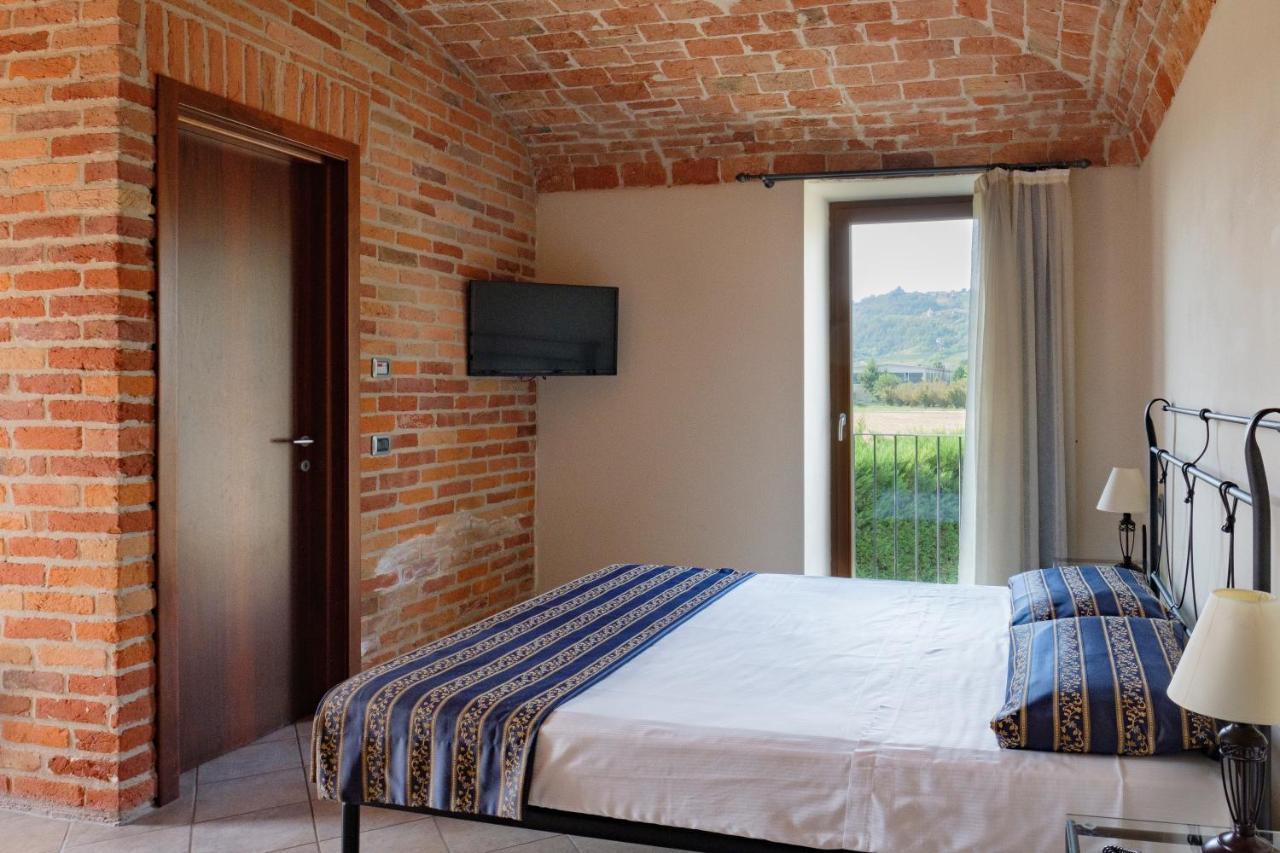 Hotel Le Botti Guarene Exterior photo