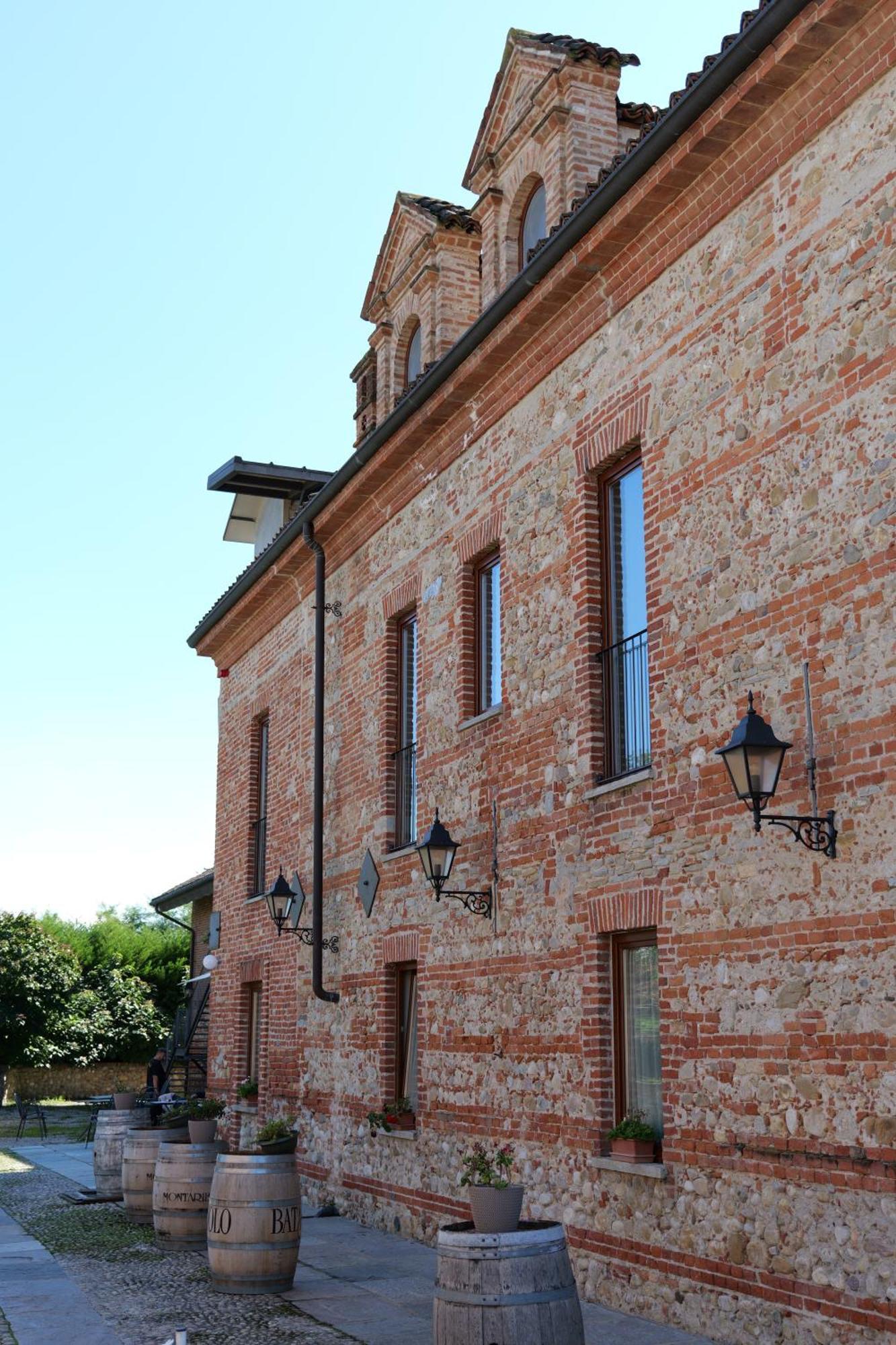 Hotel Le Botti Guarene Exterior photo