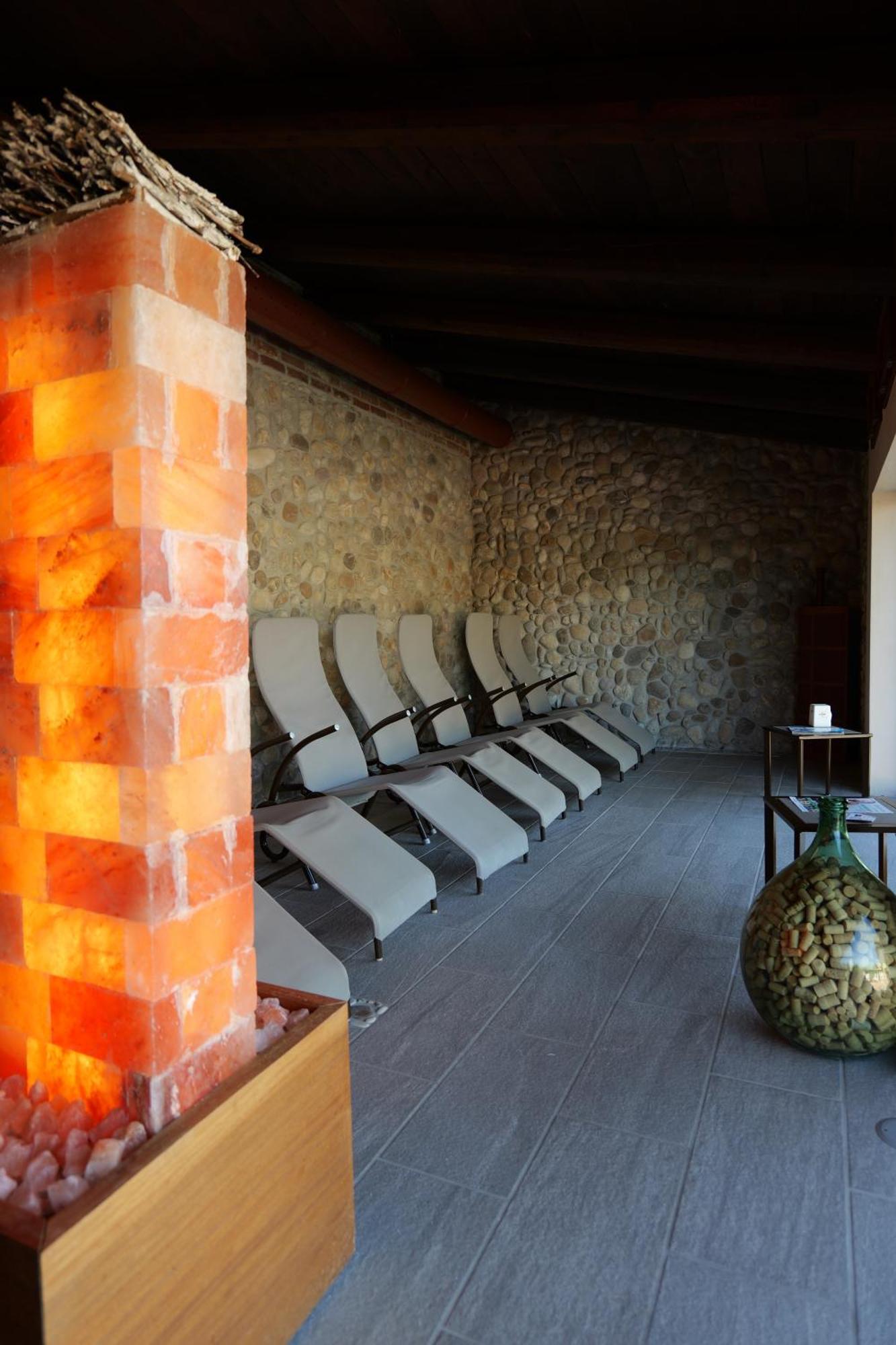 Hotel Le Botti Guarene Exterior photo