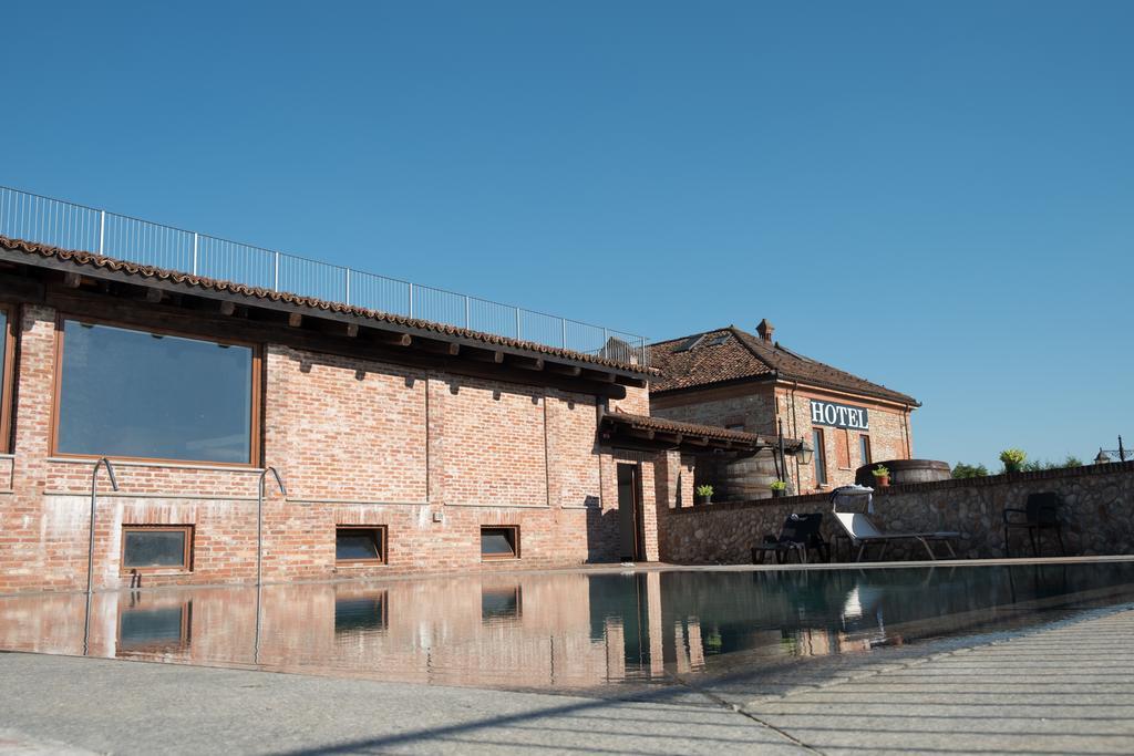 Hotel Le Botti Guarene Exterior photo