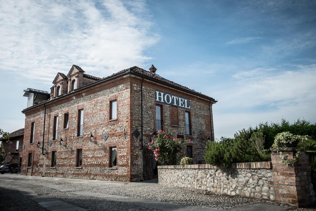 Hotel Le Botti Guarene Exterior photo