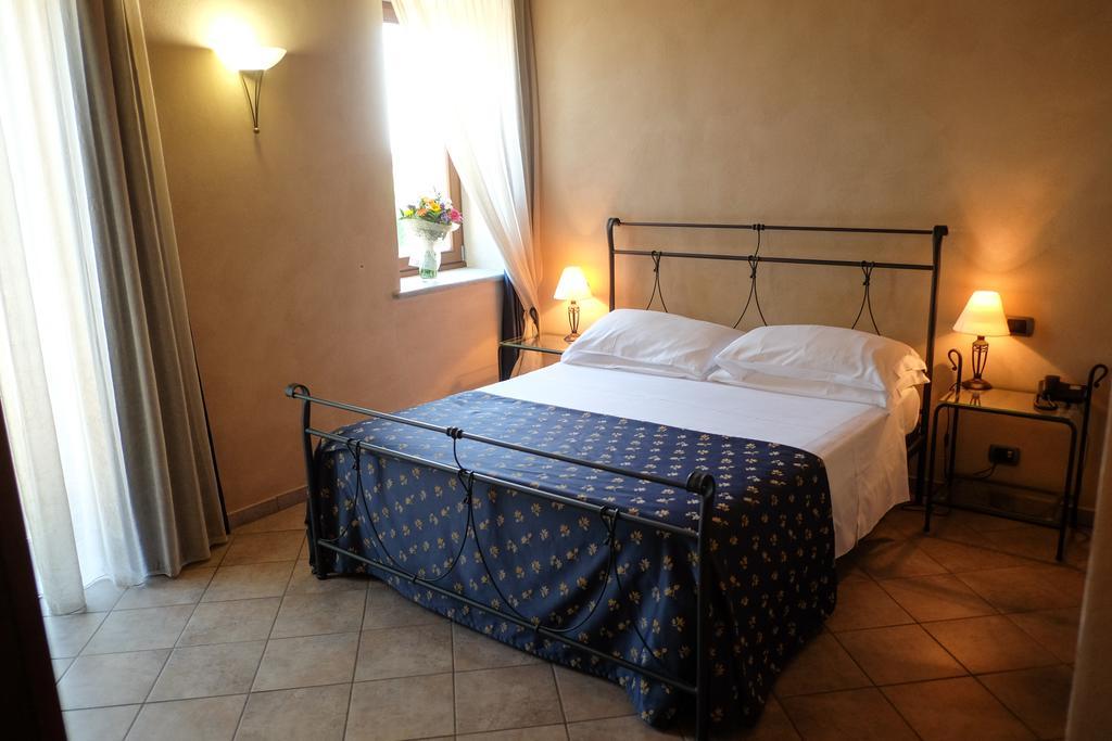 Hotel Le Botti Guarene Exterior photo