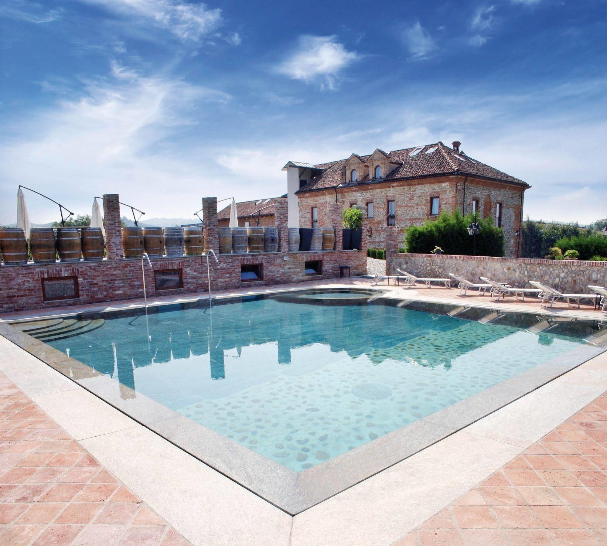 Hotel Le Botti Guarene Exterior photo